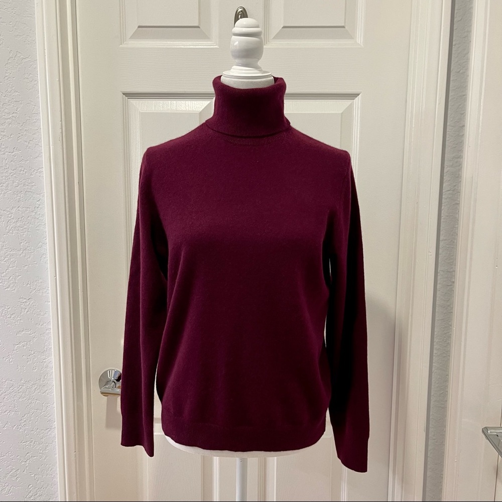 NWT Uniqlo Womens 100% Cashmere Turtleneck Sweater Burgundy Size L